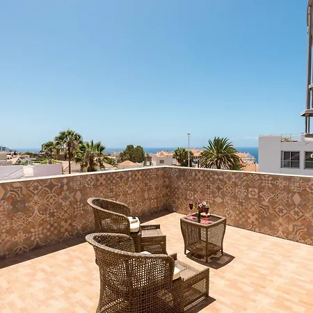 Naranja Mit Beheiztem Pool Und Meerblick 度假居
